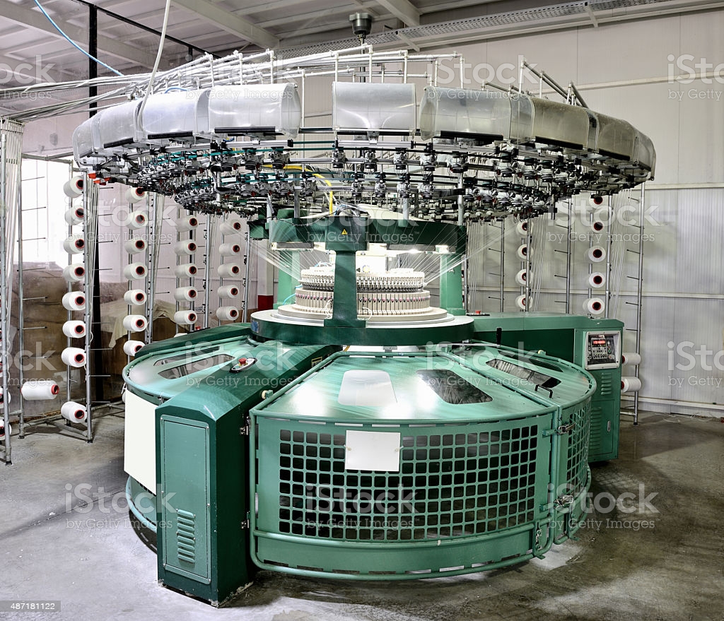 Circular knitting machine in a textile industry La societe